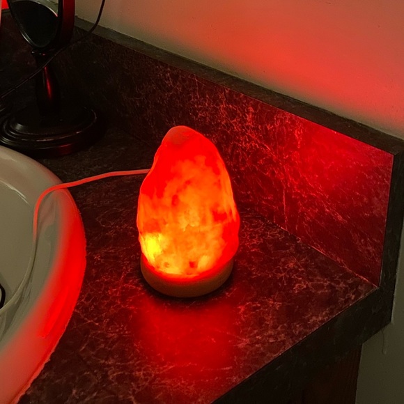 Earthbound- Relaxing color change mini rock lamp- direct plug in - Not USB- love - Picture 3 of 7